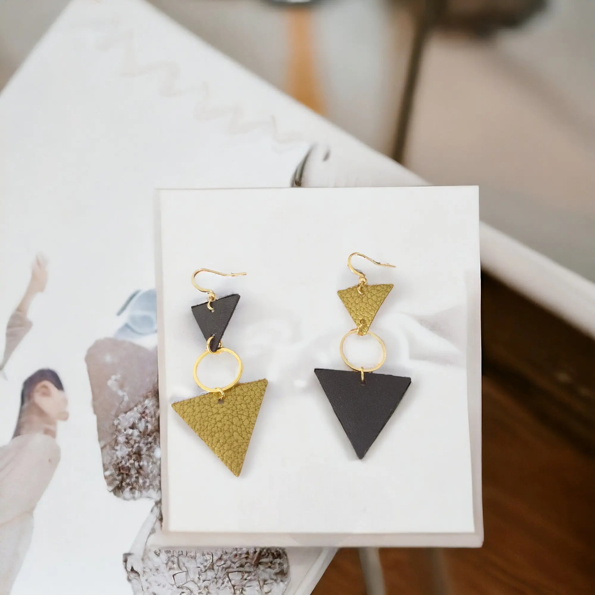 Boucles d'oreilles cuir de cactus Sophia asymétriques Karmyliege