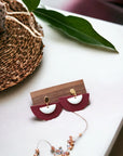 Boucles d'oreilles en cuir de pomme Laurie Karmyliege Cuir-de-pomme-bordeaux