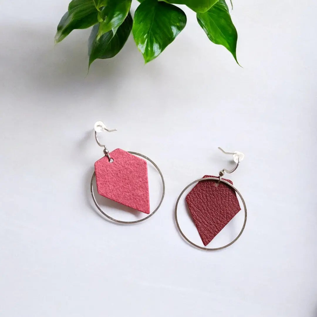 Boucles d'oreilles en cuir de pomme, Rosa Karmyliege