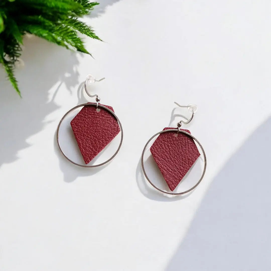 Boucles d'oreilles en cuir de pomme, Rosa Karmyliege