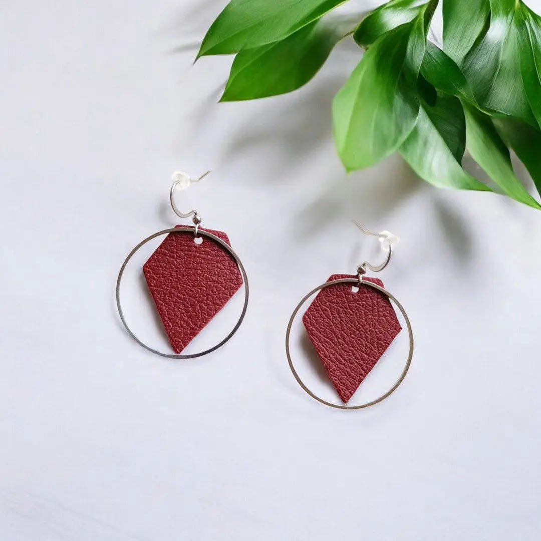 Boucles d'oreilles en cuir de pomme, Rosa Karmyliege