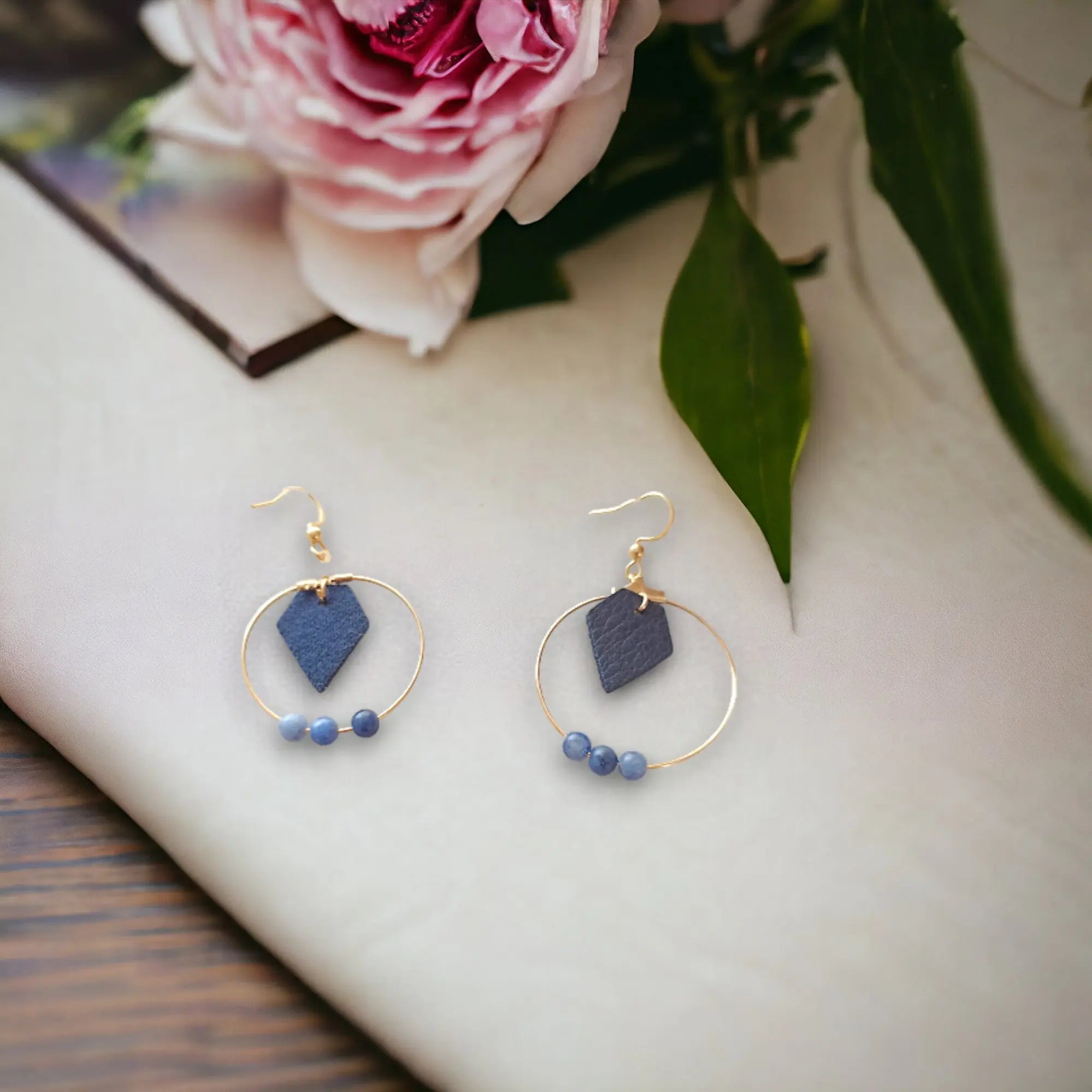 Boucles d'oreilles en liège créoles Sodalite Karmyliege