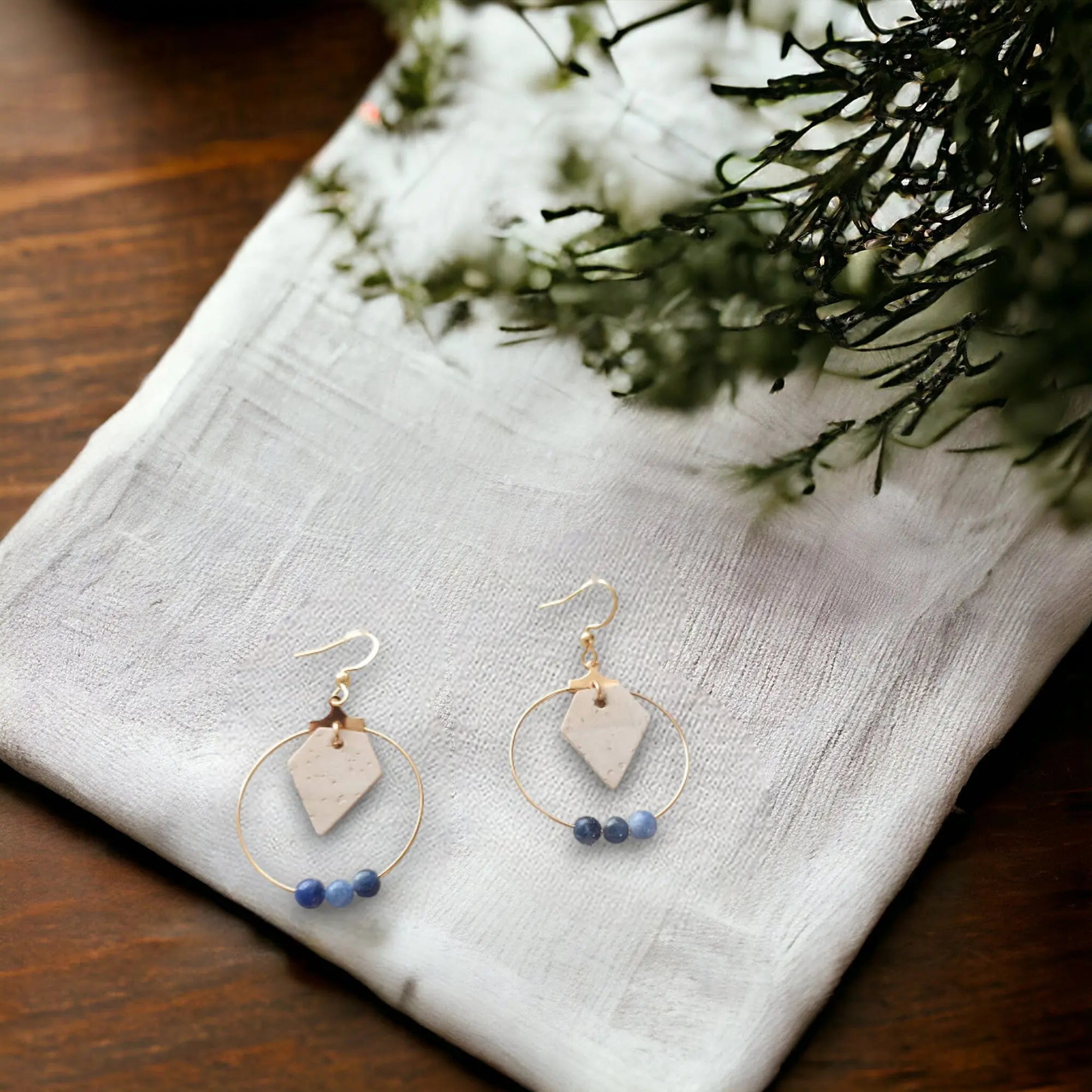 Boucles d'oreilles en liège créoles Sodalite Karmyliege