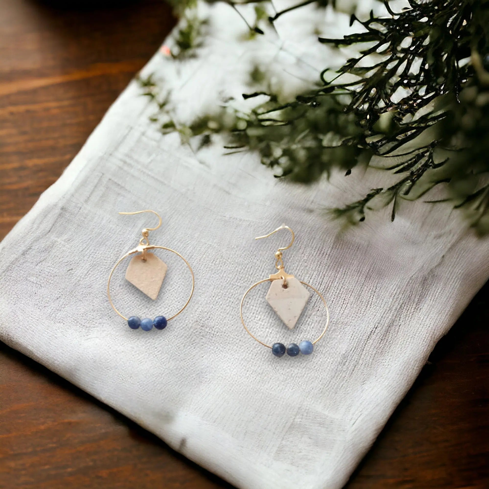 Boucles d'oreilles en liège créoles Sodalite Karmyliege