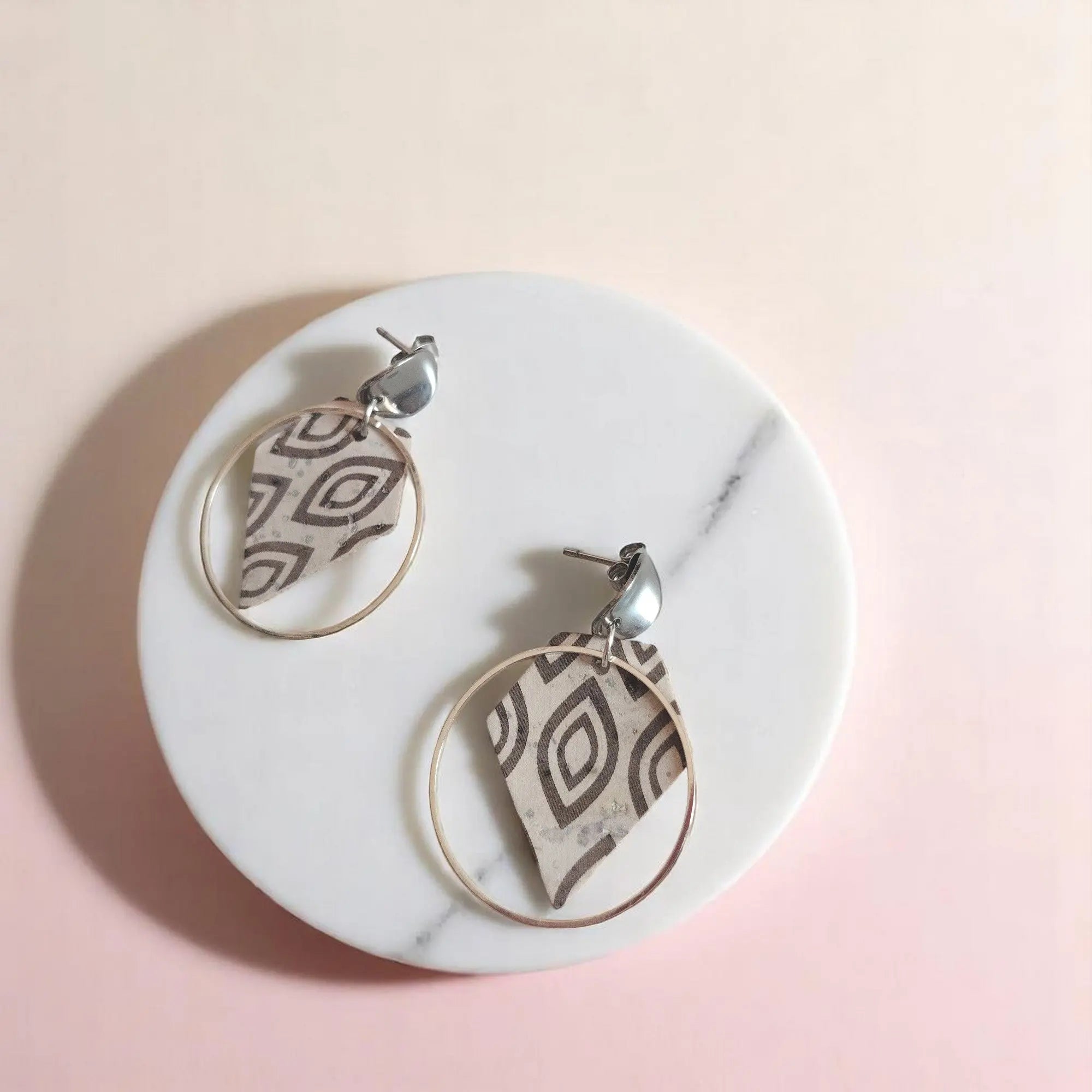 Boucles d'oreilles végétales Kylie - Bijoux naturels et vegan - Femme Karmyliege Liège blanc cassé