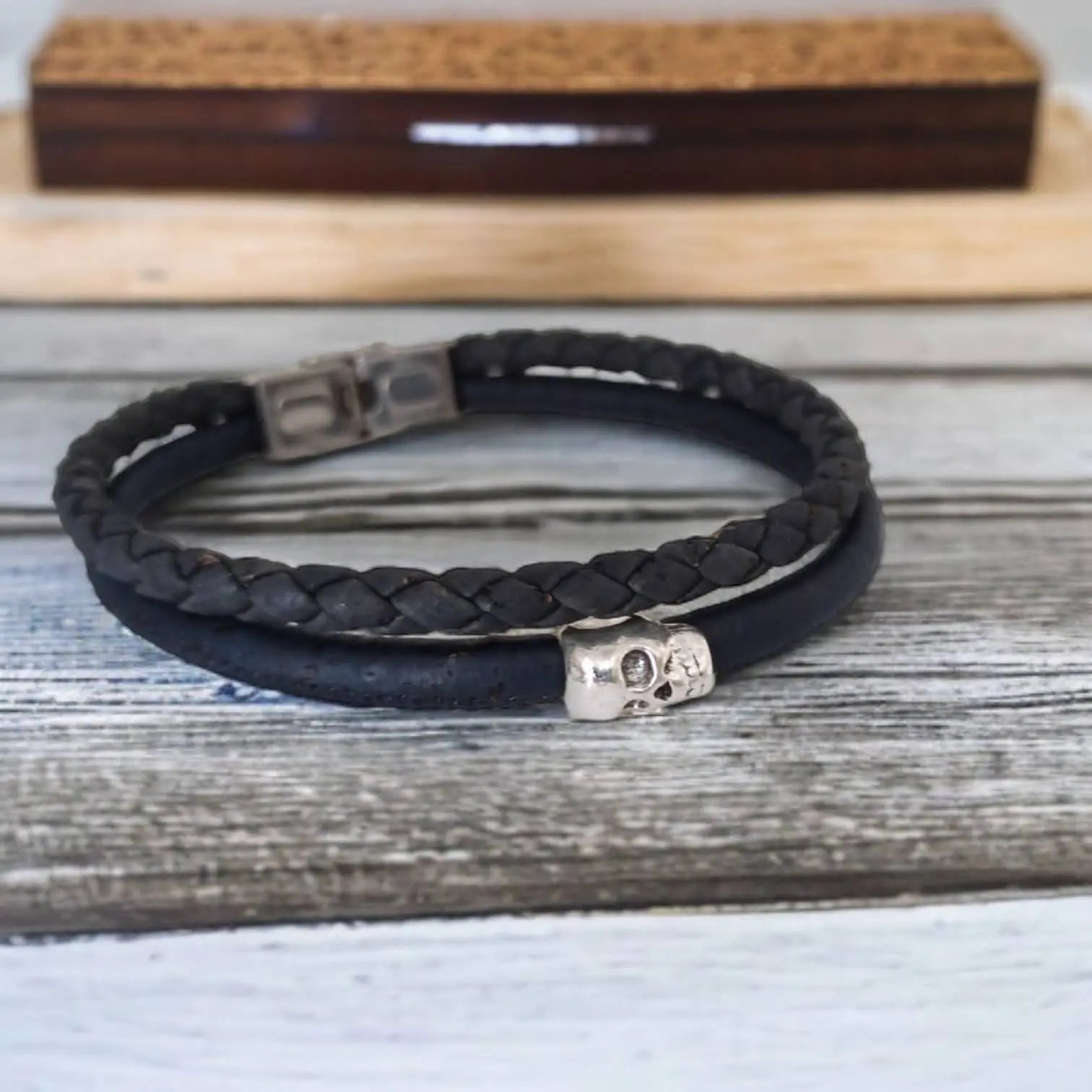 Bracelet en liège Lou - Bijoux unisexe gothique Karmyliege 21cm-Noir-bleuté