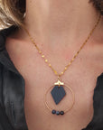 Collier en cuir de pomme et perles naturelles, Paula Karmyliege