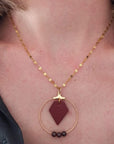 Collier en cuir de pomme et perles naturelles, Paula Karmyliege