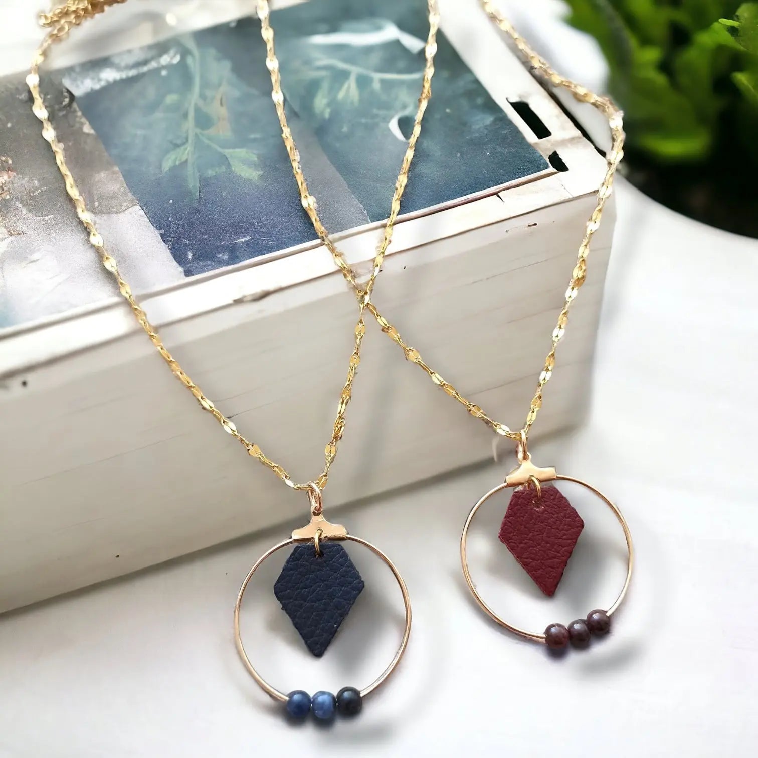 Collier en cuir de pomme végan et perles lithothérapie, Paula Karmyliege