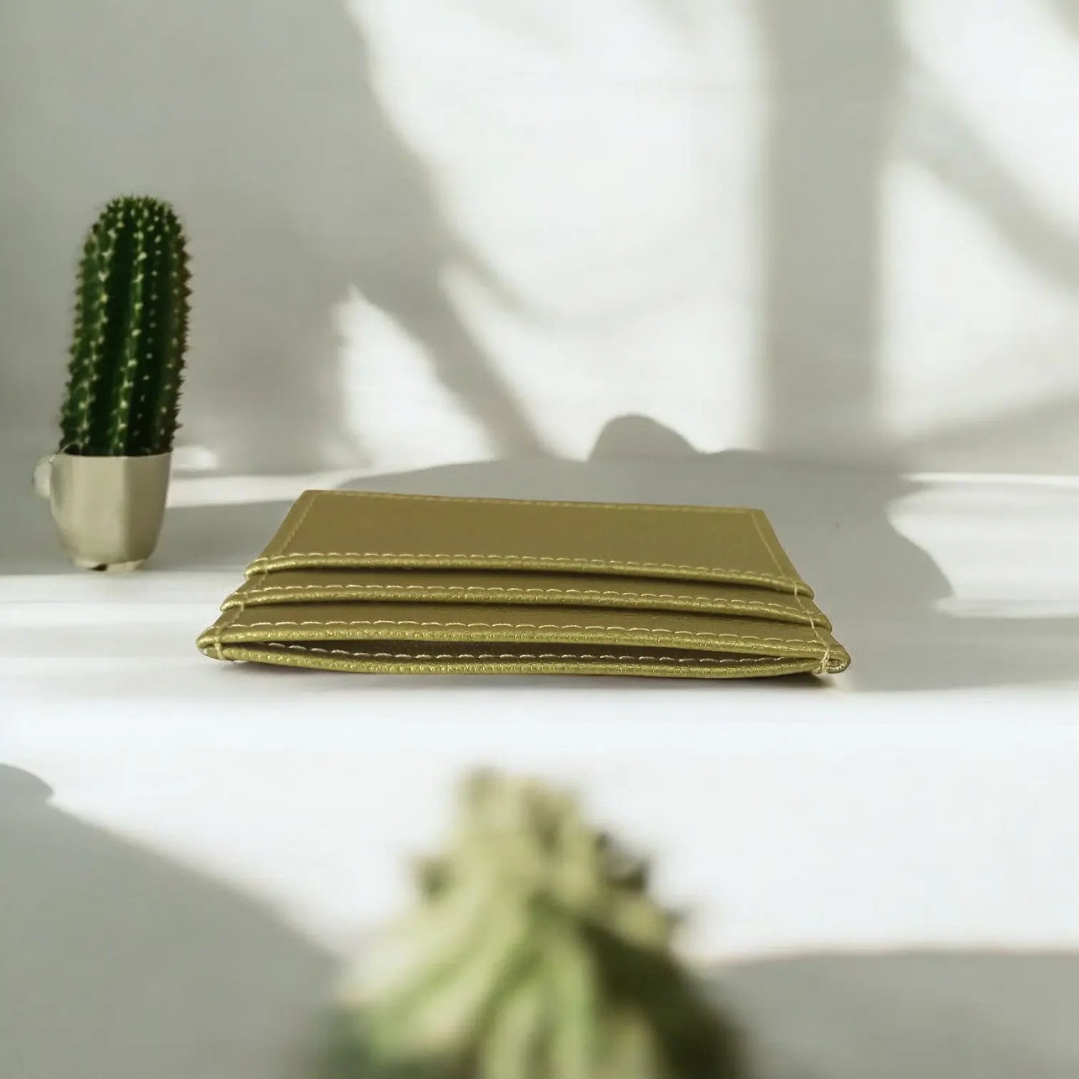 Porte-cartes en cuir de cactus doré Karmyliege