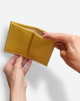 Porte cartes vegan en cuir de bambou jaune Karmyliege