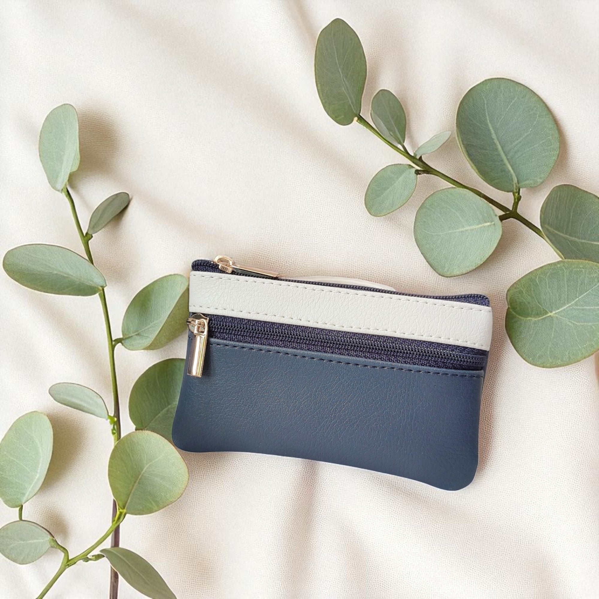 Porte-monnaie vegan en peau de pomme, marine et blanc
