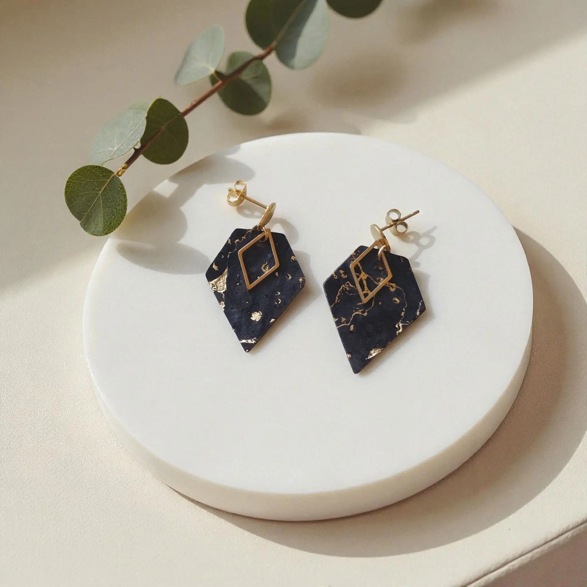 Boucles d'oreilles vegan en liège Alicia  Karmyliege Noir doré