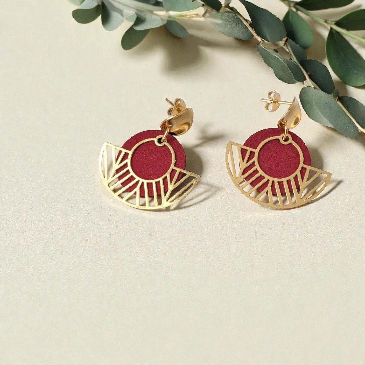 Boucles d'oreilles vegan en peau de pomme, Elena  Karmyliege Cuir de pomme fuchsia