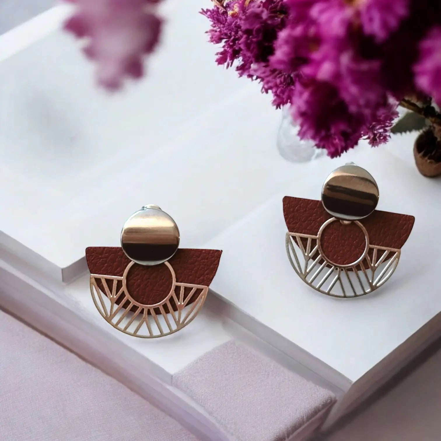 Boucles d'oreilles vegan, Magalie  Karmyliege Cuir de pomme bordeaux