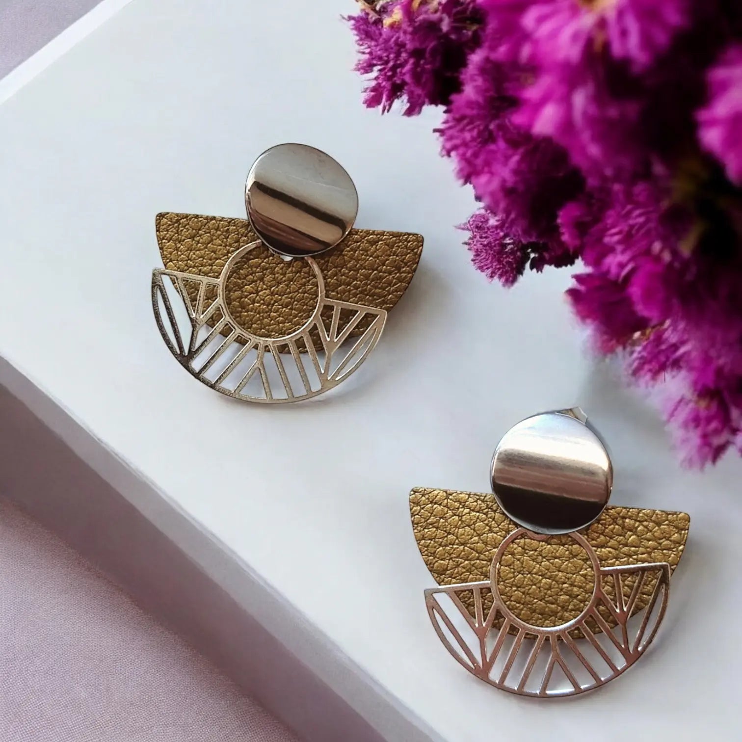 Boucles d'oreilles vegan, Magalie  Karmyliege Cuir de cactus doré