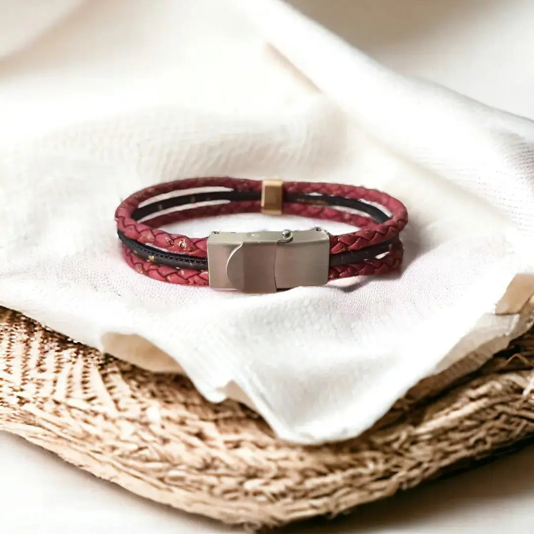 Bracelet en liège tressé Élisa - bordeaux et noir avec incrustations de dorure  Karmyliege