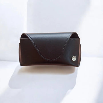 Etui à lunettes rigide en cuir de bambou noir  Karmyliege