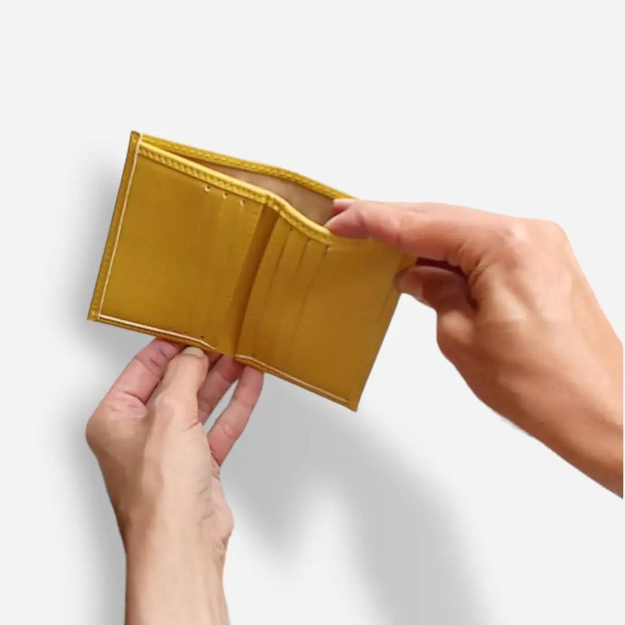 Porte cartes vegan en cuir de bambou jaune  Karmyliege