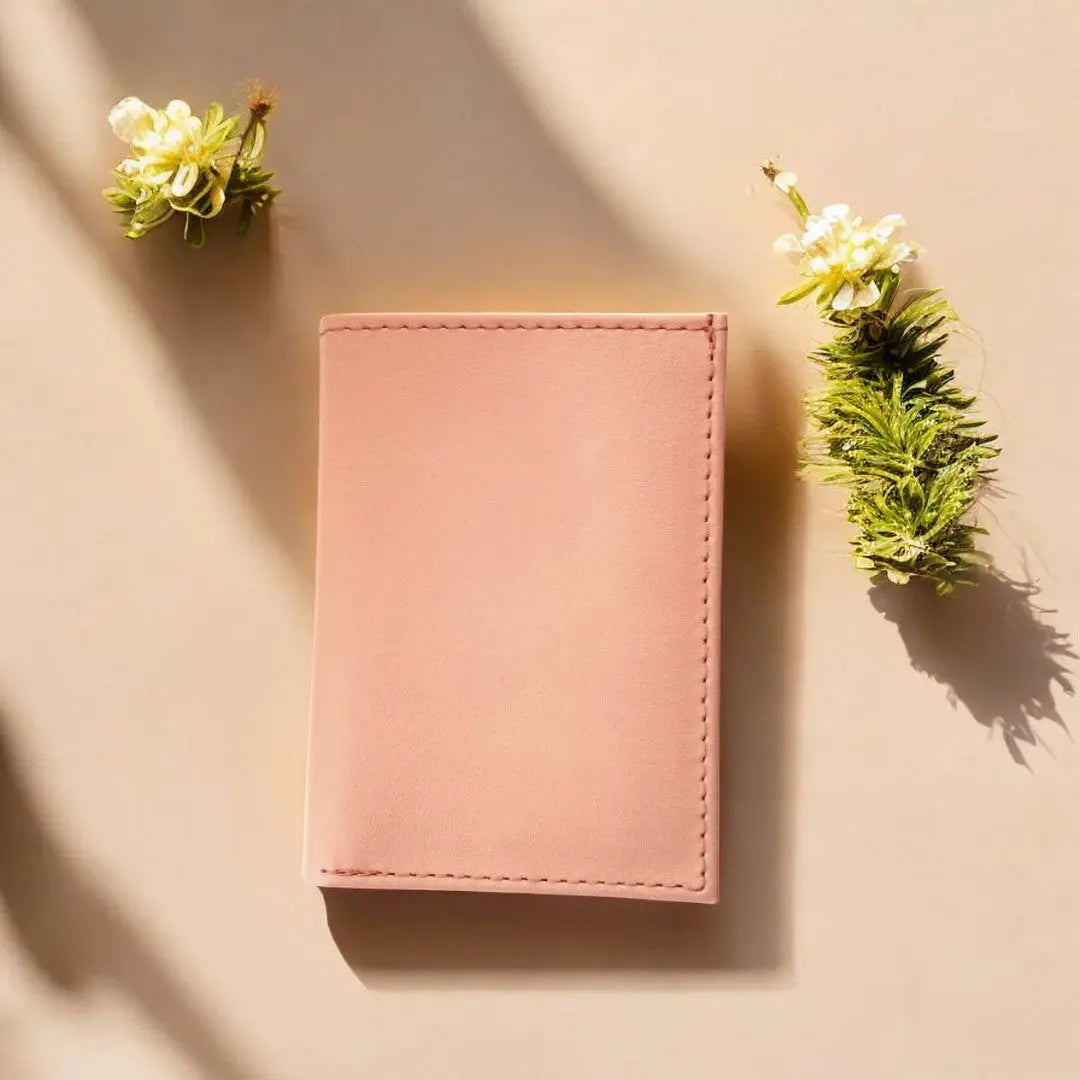 Porte cartes vegan en cuir de cactus rose pêche  Karmyliege