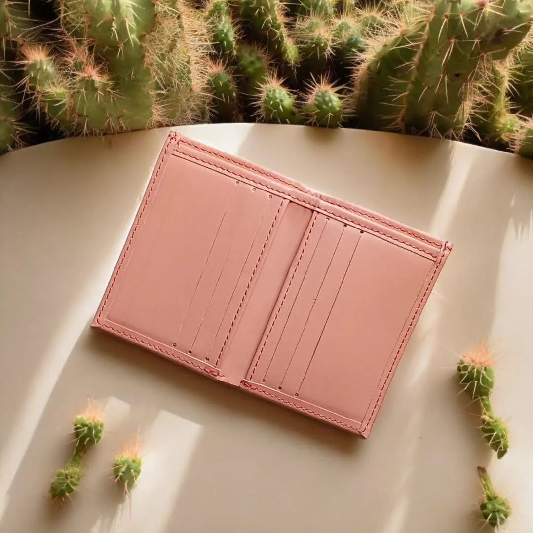 Porte cartes vegan en cuir de cactus rose pêche  Karmyliege
