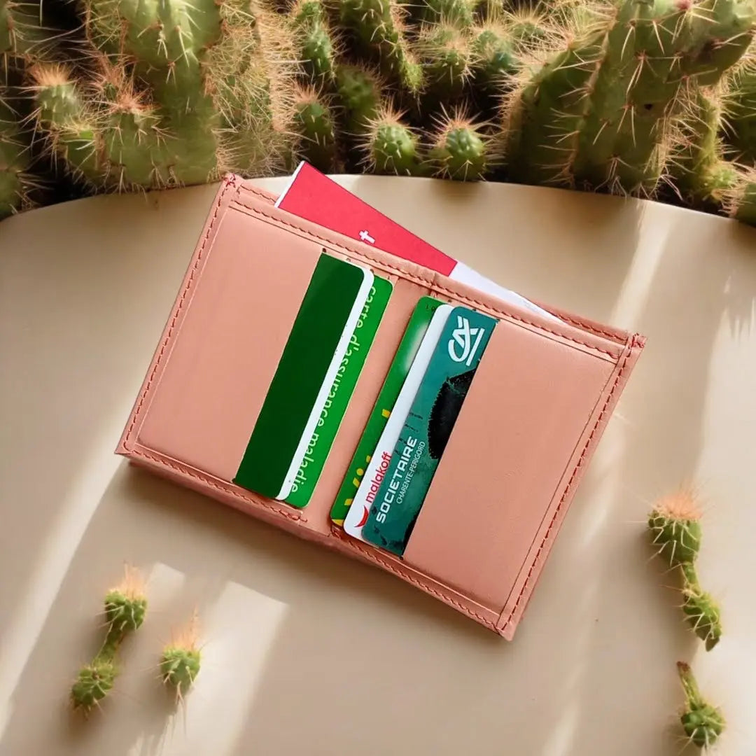 Porte cartes vegan en cuir de cactus rose pêche  Karmyliege