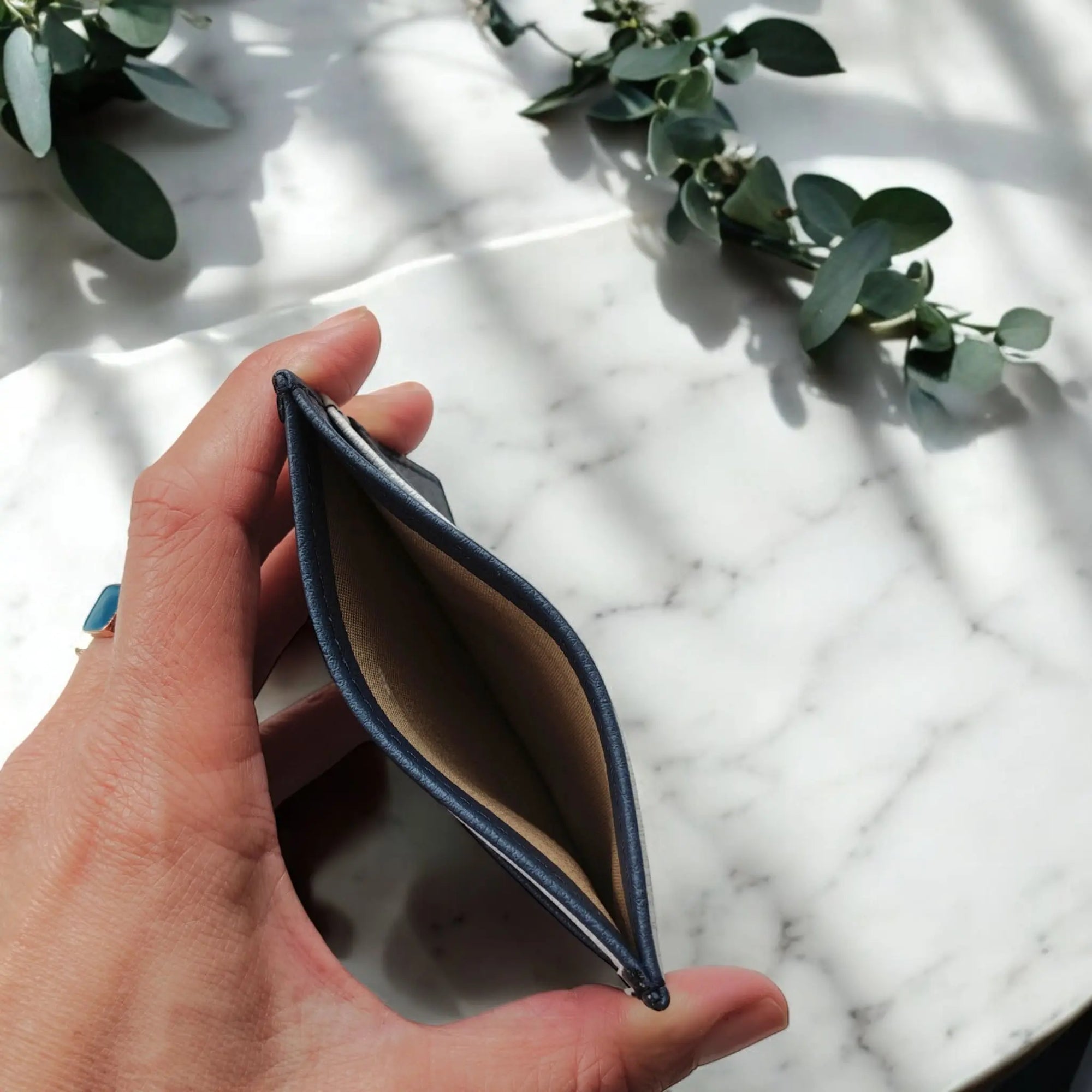 Porte cartes vegan en peau de pomme  Karmyliege