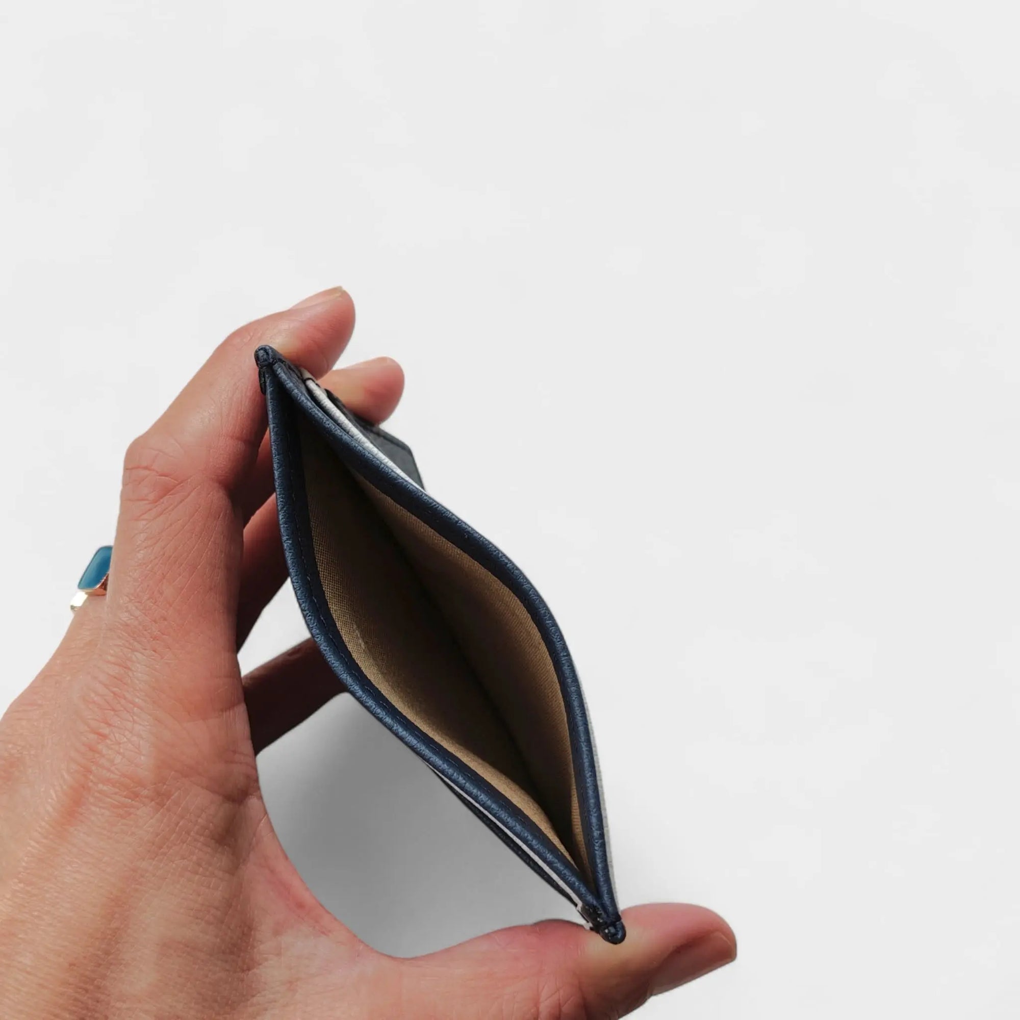 Porte cartes vegan en peau de pomme  Karmyliege