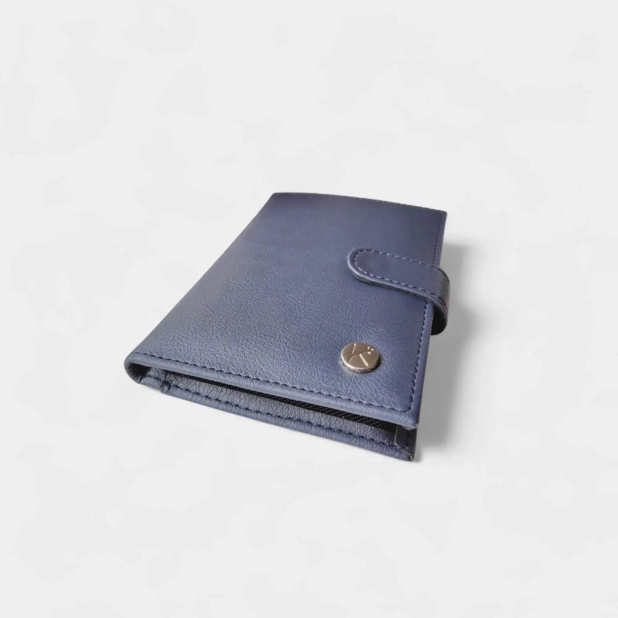 Porte documents vegan- passeport & cartes, Swan en peau de pomme bleu-nuit  Karmyliege