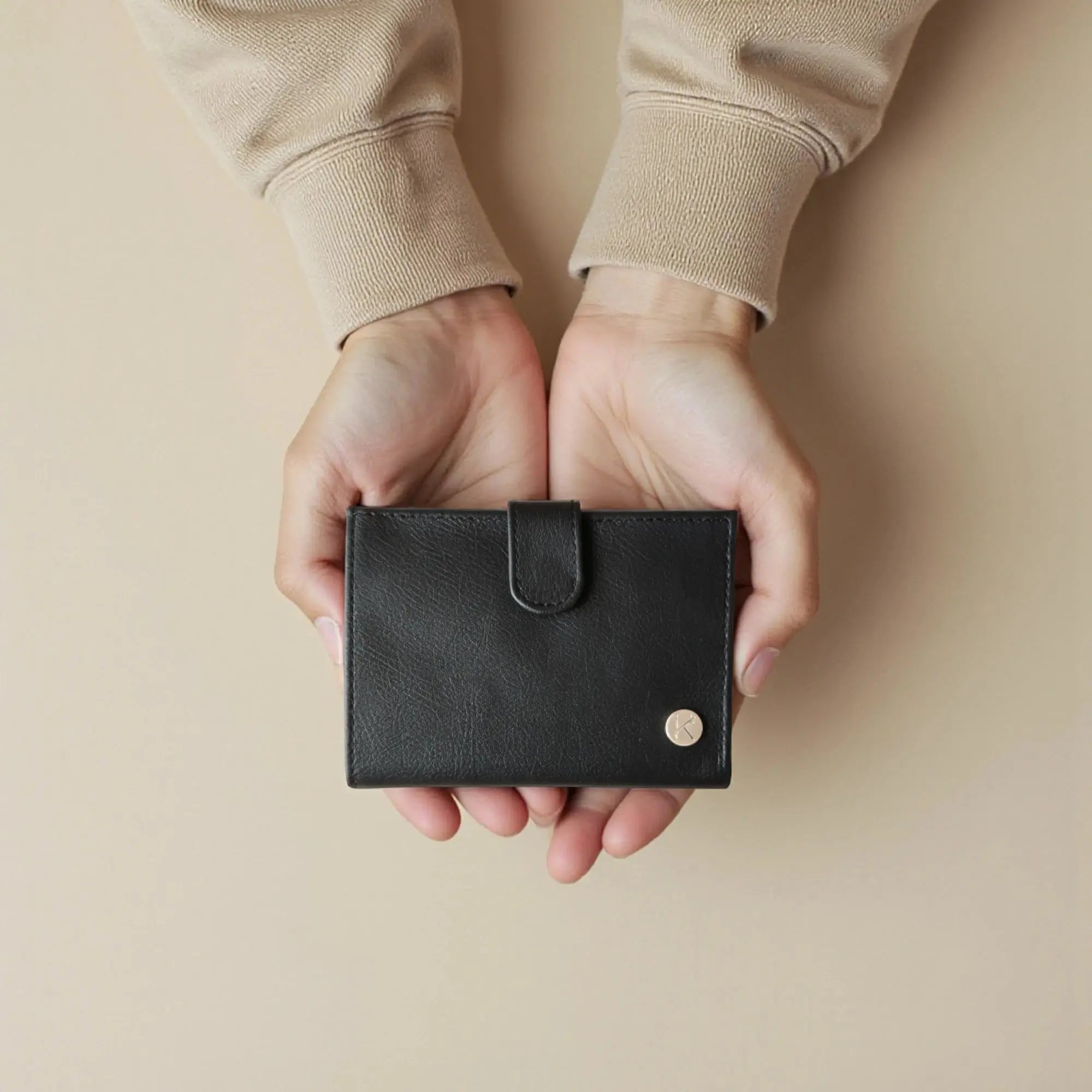 Porte-monnaie vegan en cuir de pomme Zoé  Karmyliege Noir
