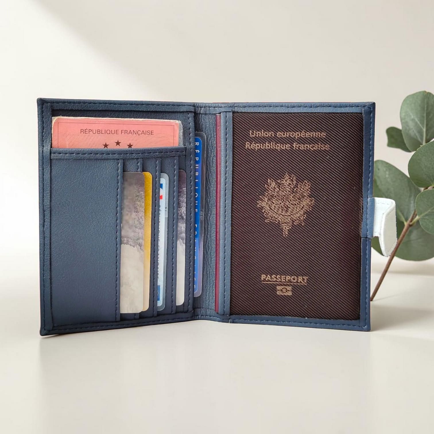 Porte-papiers et passeport en peau de pomme, Swan  Karmyliege