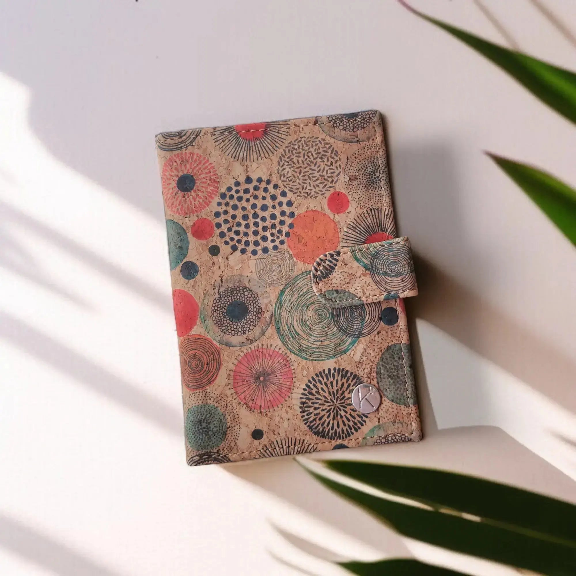 Portefeuille vegan en liège range papiers - passeport & cartes, Swan  Karmyliege Cercles