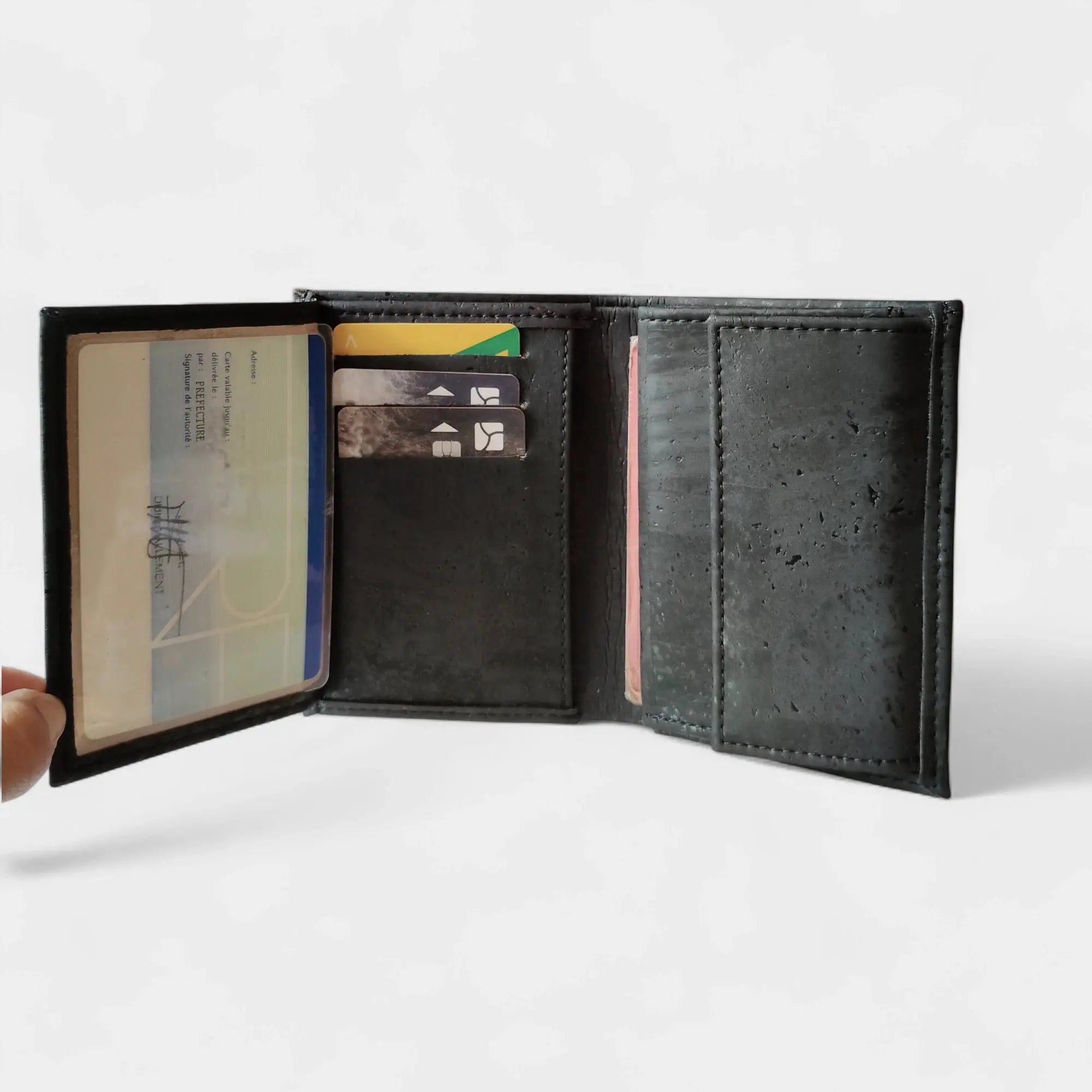 Portefeuille vegan en liège vertical avec volet, Sam  Karmyliege