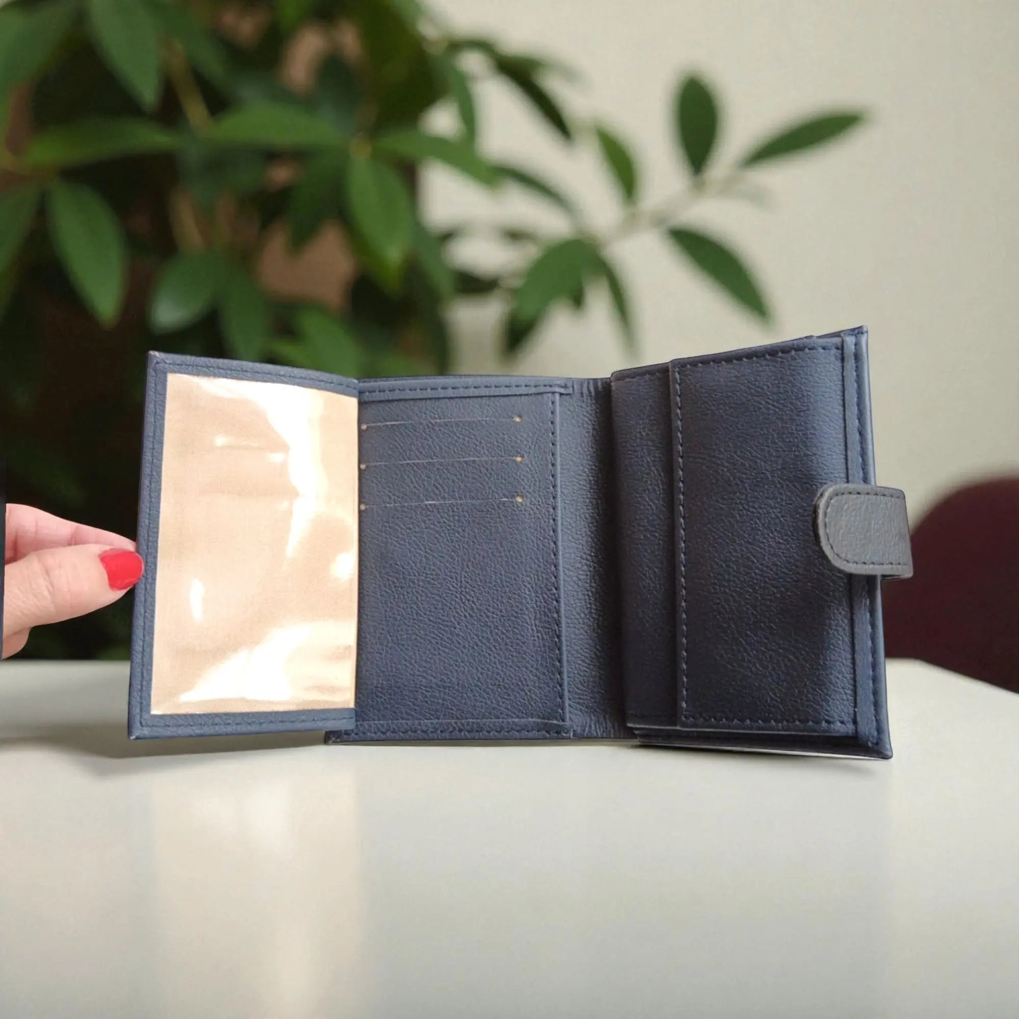 Portefeuille vegan en peau de pomme, Noha  Karmyliege