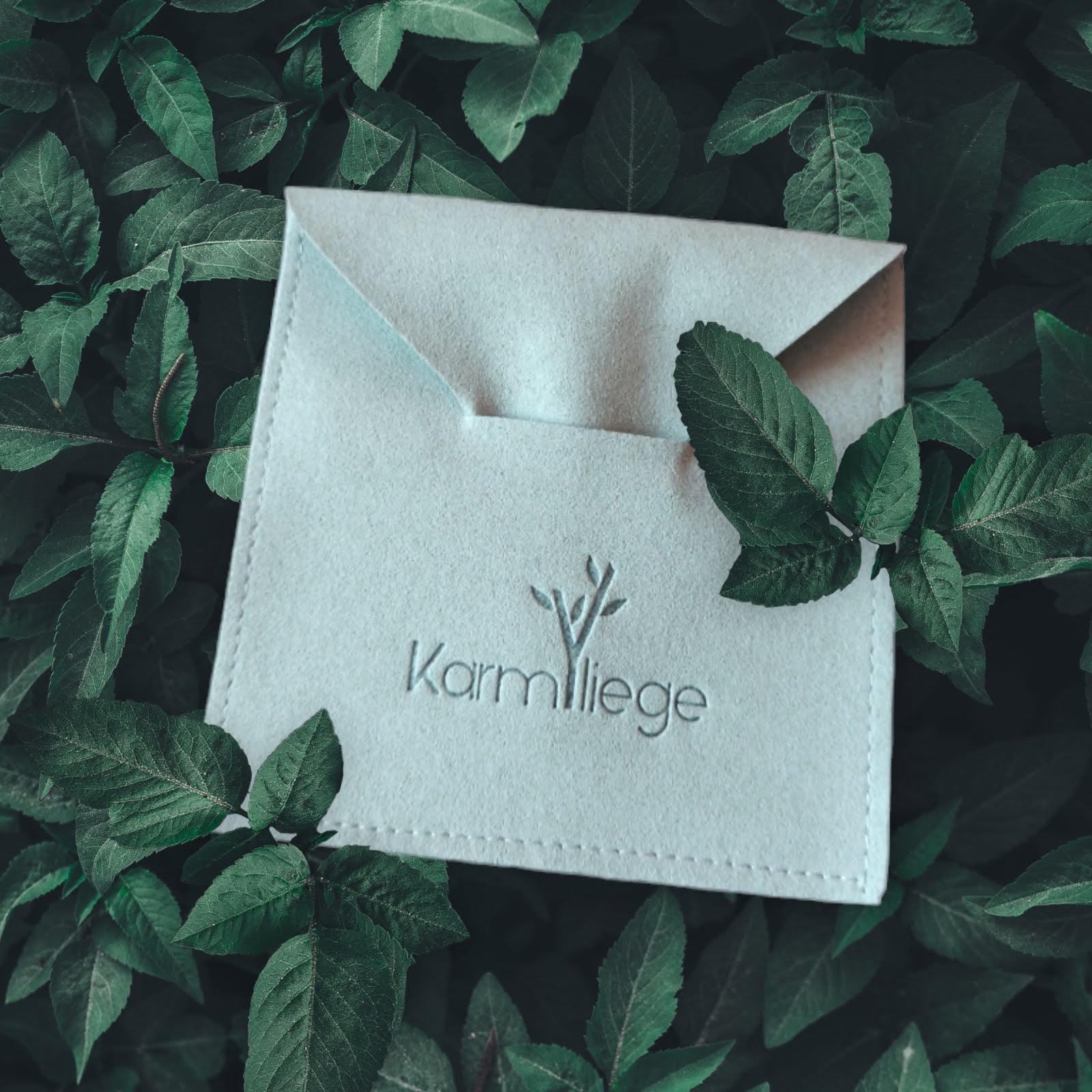 Boucles d&#39;oreilles cuir de cactus Emma asymétriques  Karmyliege