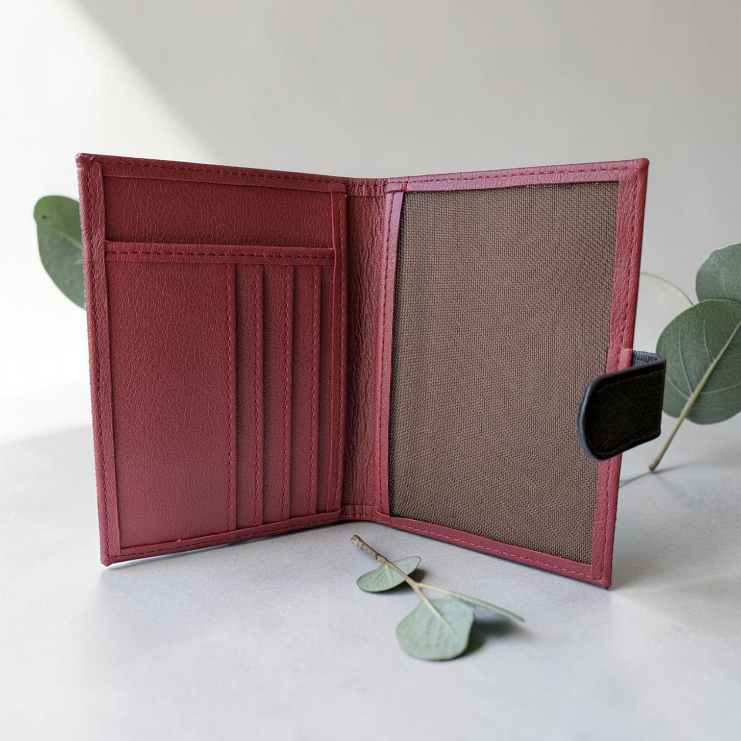 Porte-papiers et passeport en peau de pomme, Swan  Karmyliege