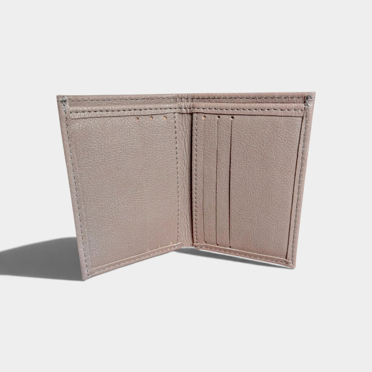 Porte cartes vegan en peau de pomme taupe  Karmyliege
