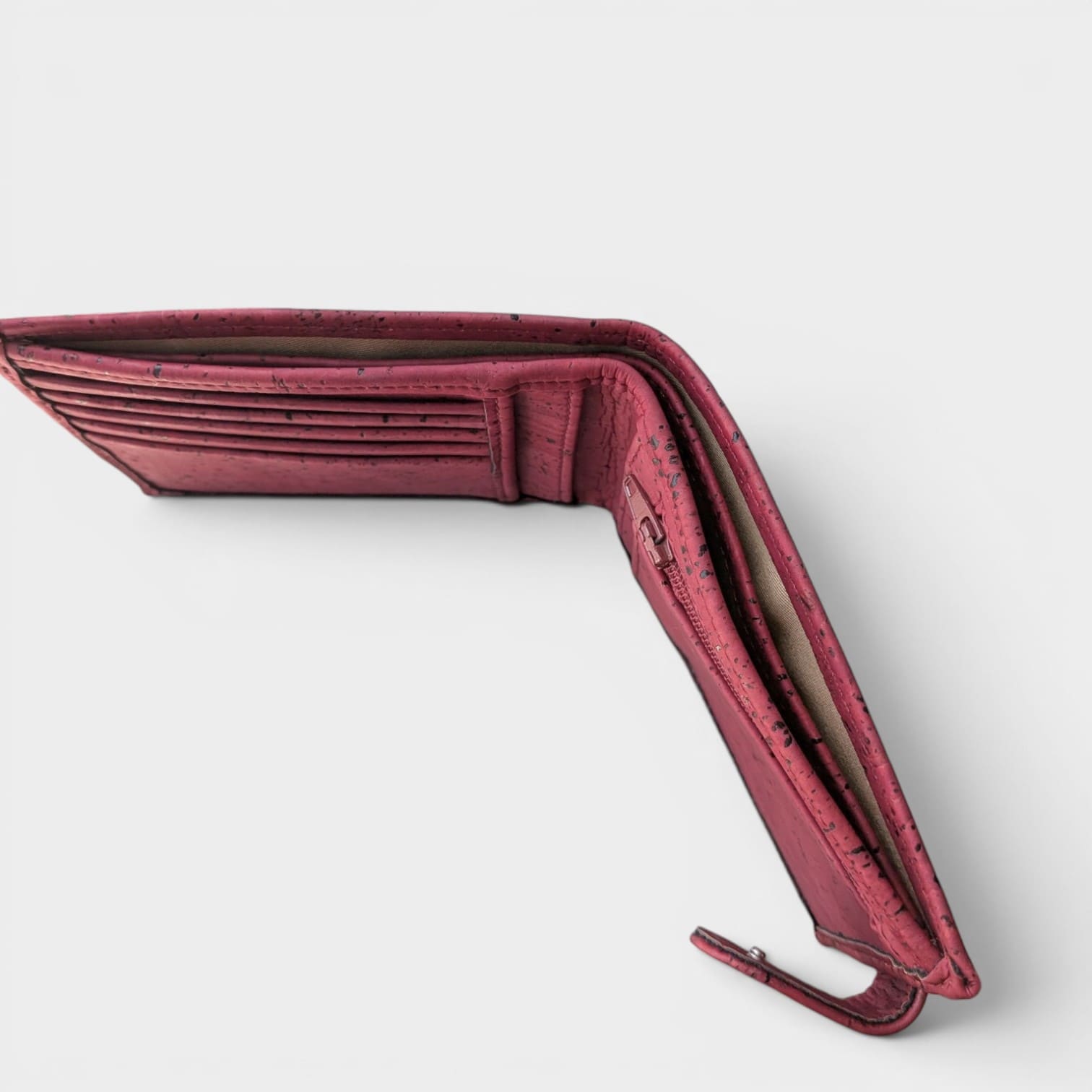 Portefeuille vegan en liège avec zip, Roman bordeaux  Karmyliege