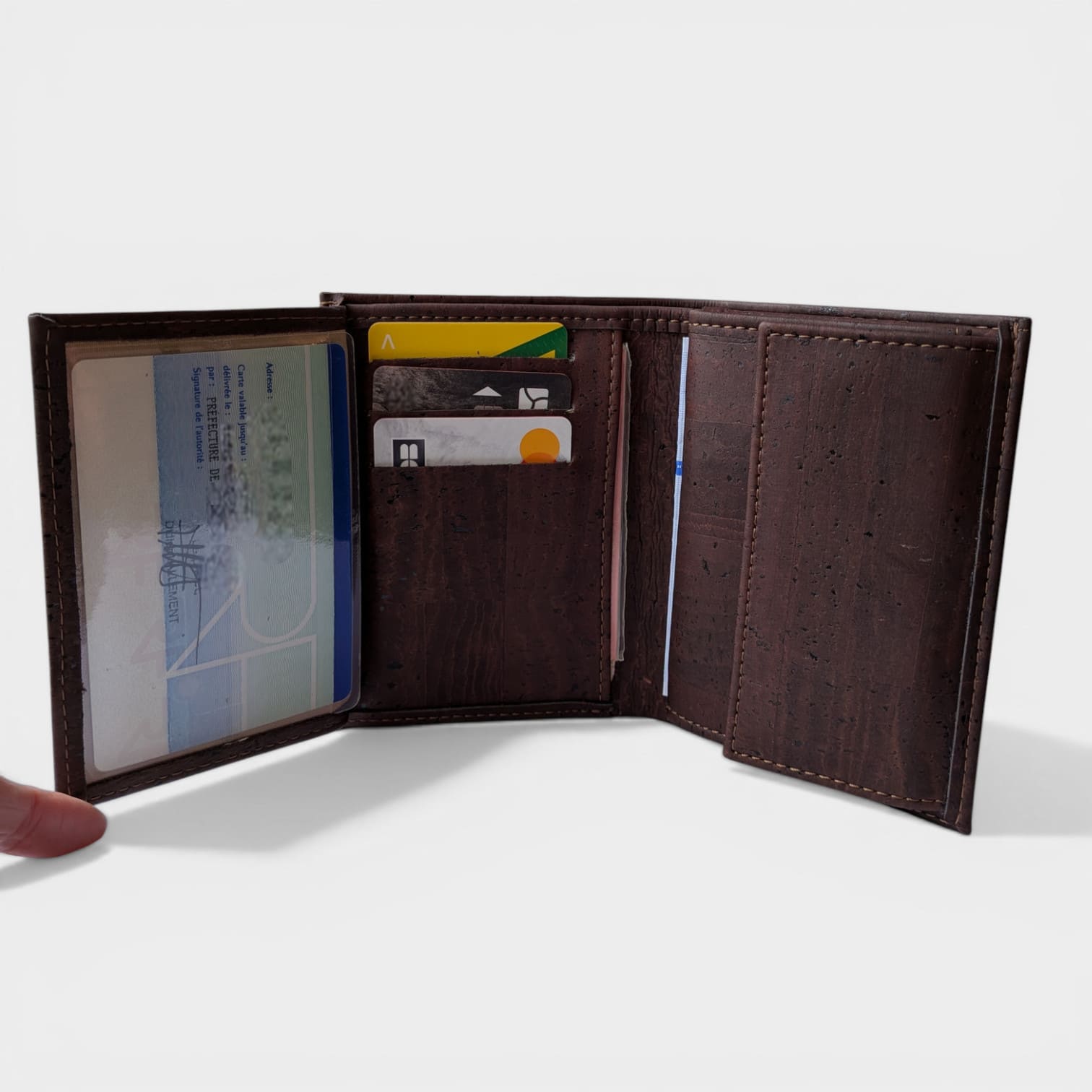 Portefeuille vegan en liège vertical avec volet, Sam  Karmyliege